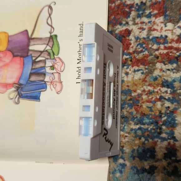 A Giant First Start Reader Book Set of 4 Paperback Books w/Cassette Tapes - Used - Picture 8 of 9